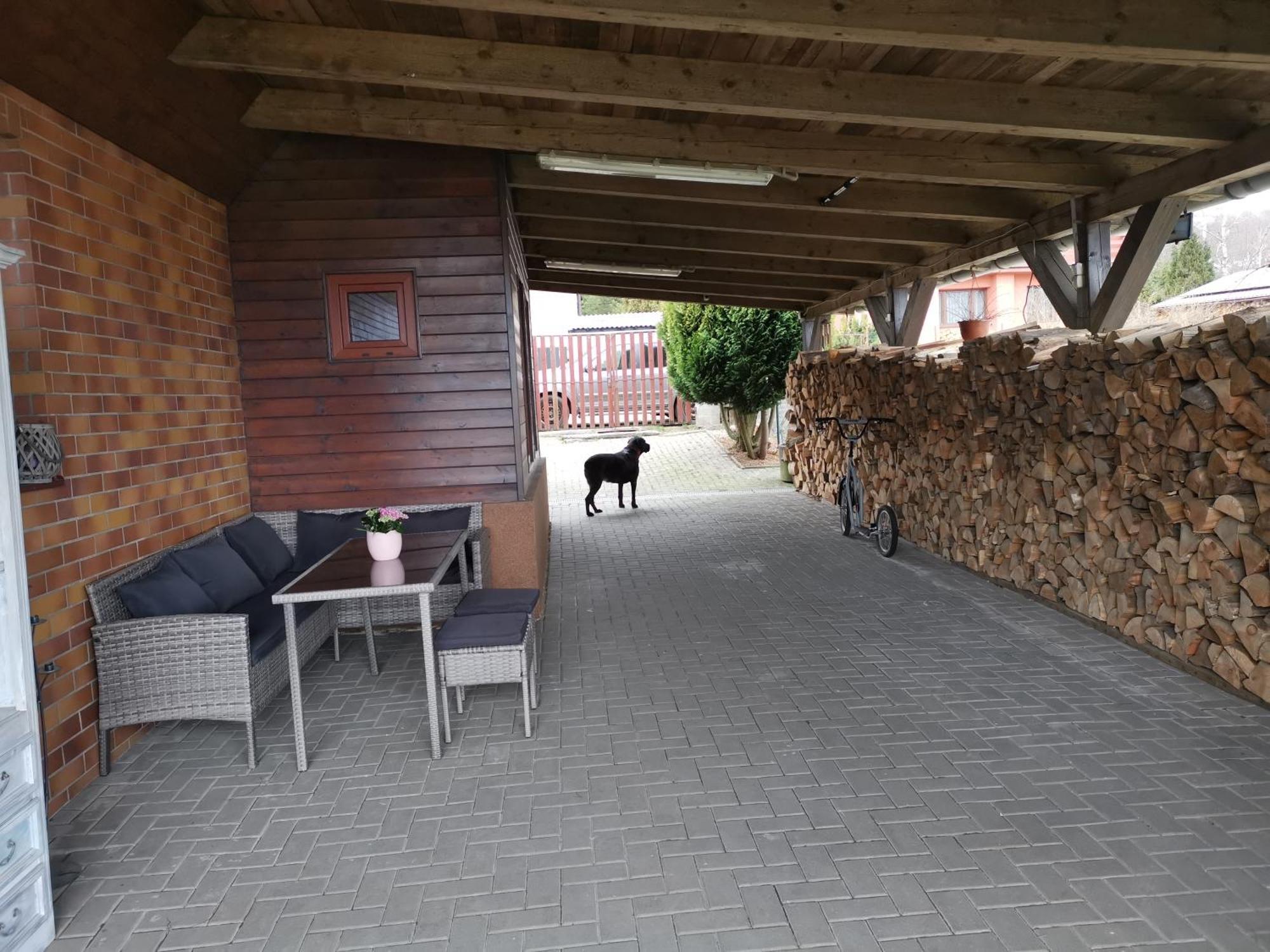 Apartman Jako U Babicky Tisá Exterior foto